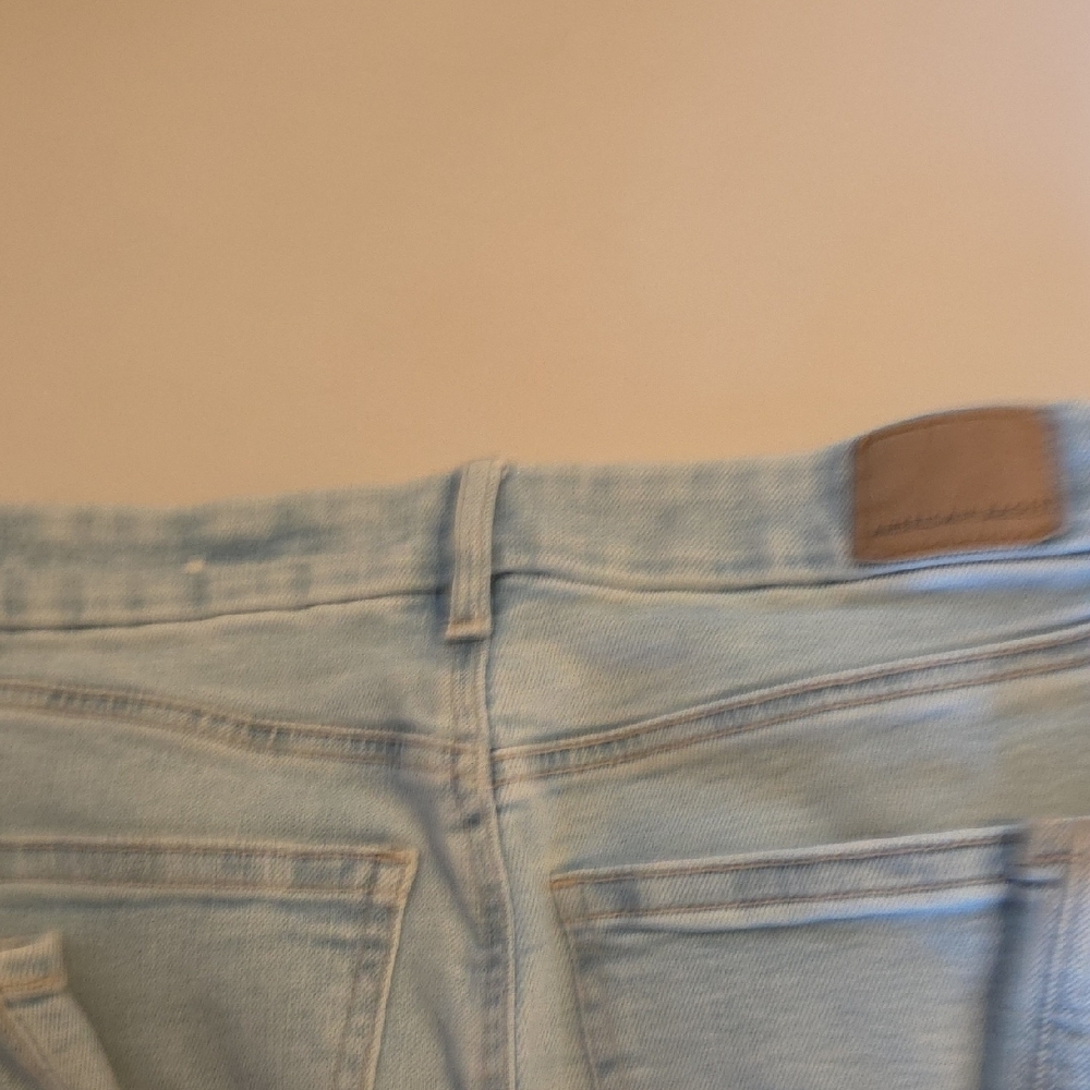 American Eagle Light Wash Wide Straight Leg Strigid Jeans Size 2 28" Inseam - Picture 5 of 10